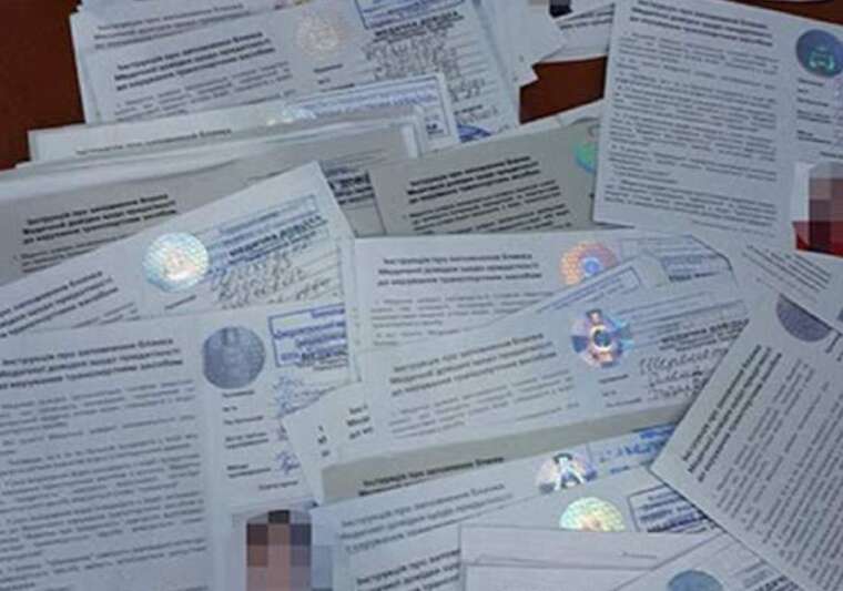 На Львівщині інструктора з водіння покарали за продаж медичних довідок для керування автомобілем