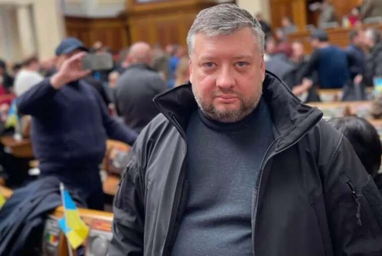 Затриманий за махінації з дронами “слуга народу” Кузнєцов: бізнес у минулому, дорогі авто та зв’язки з двома партіями влади
