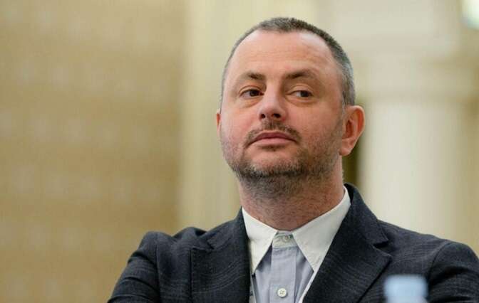 Голова Деснянської РДА Максим Бахматов хоче нагодувати чиновників: шукає рестораторів та “своїх” партнерів