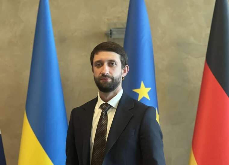 Посадовець Мінрозвитку Звєздін отримує мільйони в подарунок і живе на зарплату 776 тисяч гривень
