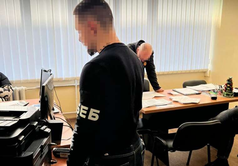 Заступник начальника Волинського БЕБ Журавльов живе на мільйонні «подарунки» від батька
