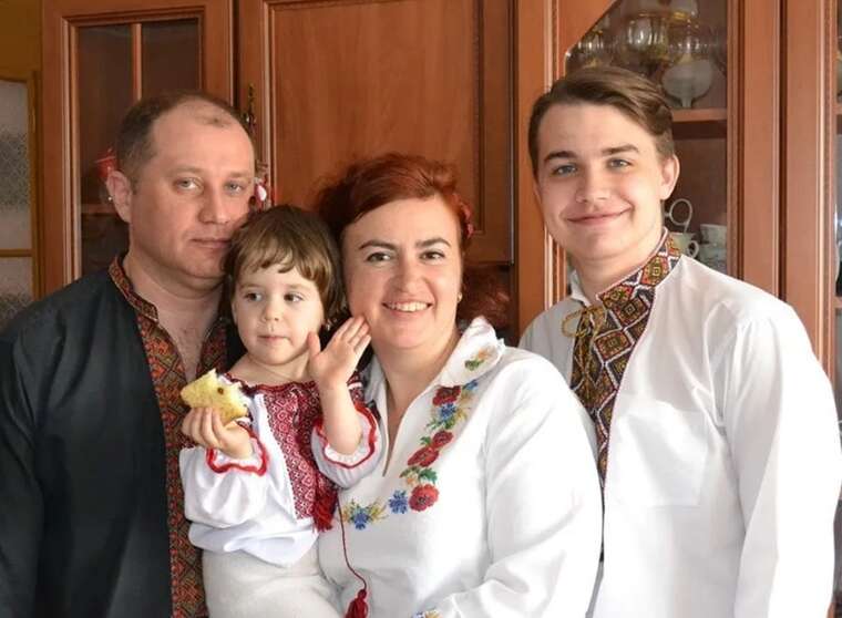 Дружина податківця Миколи Чмерука не виплатила кредит в 1 мільйон гривень, але володіє елітними авто та маєтком