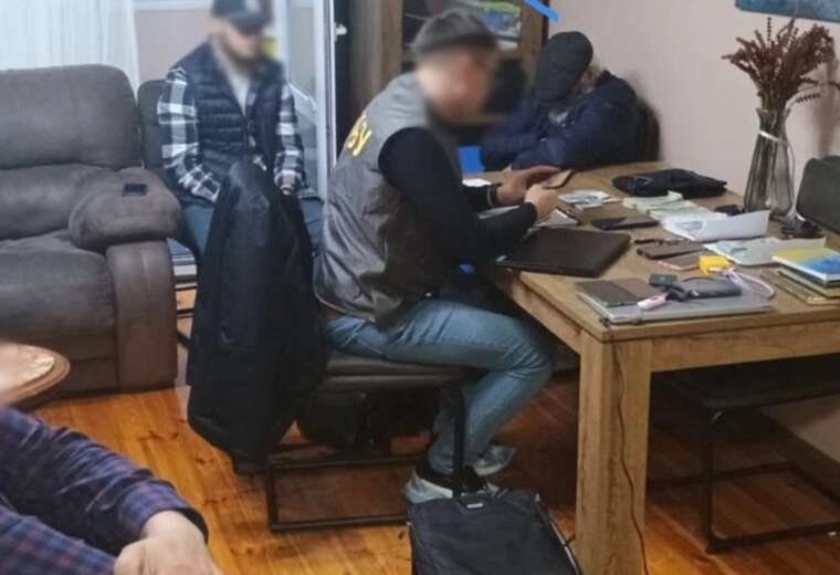 НАБУ та САП викрили прокурора ОГП та адвоката, які вимагали понад 3 мільйони доларів хабаря за закриття справи