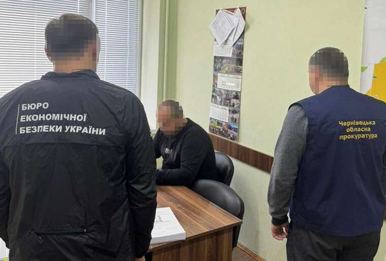 Директор-депутат і керівник компанії: БЕБ викрило схему привласнення 2,2 мільйона гривень чернівецького КП “Міськсвітло” Директор-депутат і керівник компанії: БЕБ викрило схему привласнення 2,2 мільйона гривень чернівецького КП “Міськсвітло”