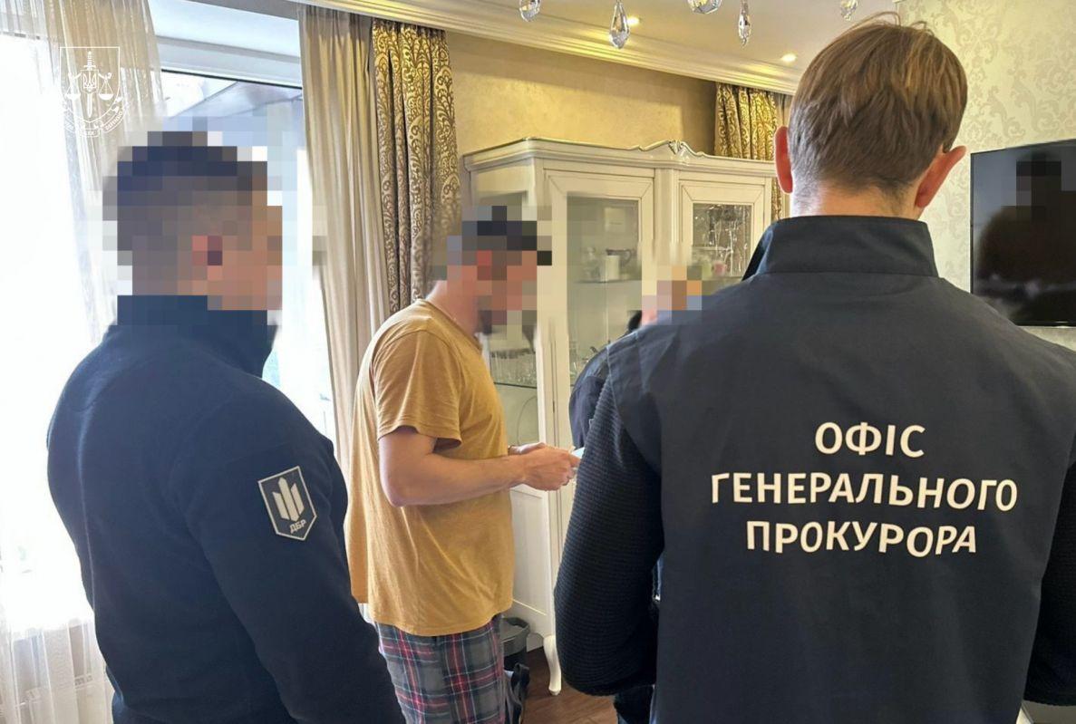 Колишнього посадовця Міноборони та керівників держпідприємства підозрюють у розкраданні 193 мільйонів гривень на закупівлі кулеметів Колишнього посадовця Міноборони та керівників держпідприємства підозрюють у розкраданні 193 мільйонів гривень на закупівлі кулеметів