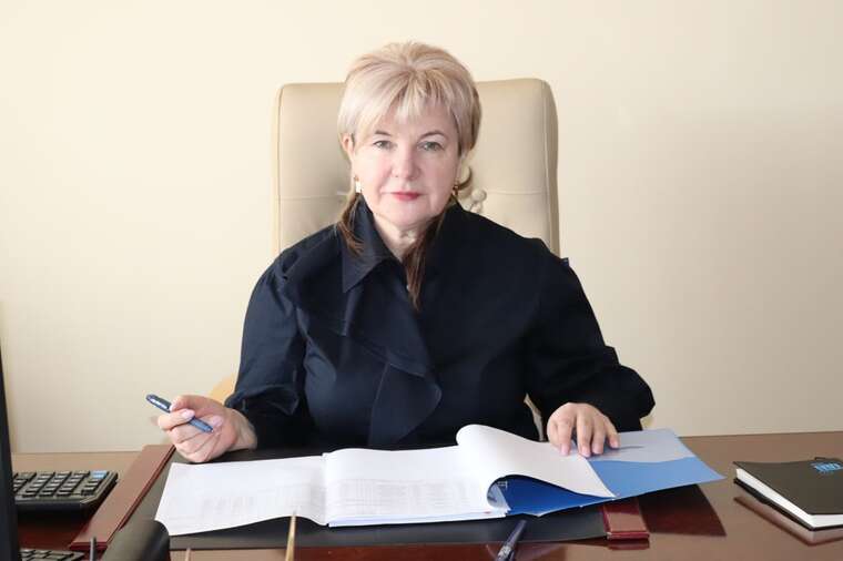 Сім квартир і новий Mercedes за 5,1 мільйона: Родина заступниці керівника ДПС Мельник придбала елітне авто в кредит