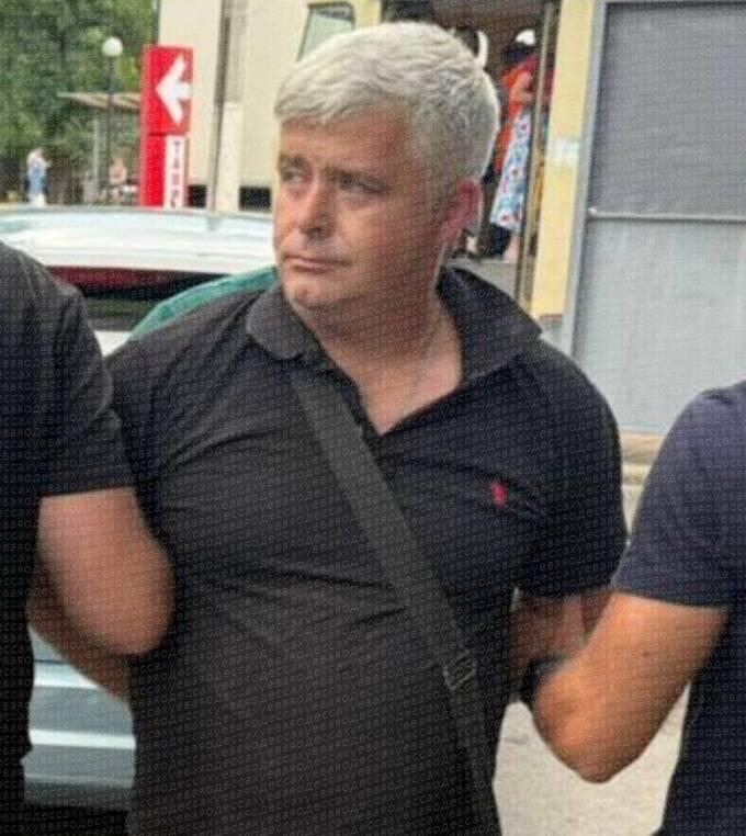 В Одесі затримали чиновника Пересипської райради за хабар у 1,5 тисячі доларів В Одесі затримали чиновника Пересипської райради за хабар у 1,5 тисячі доларів