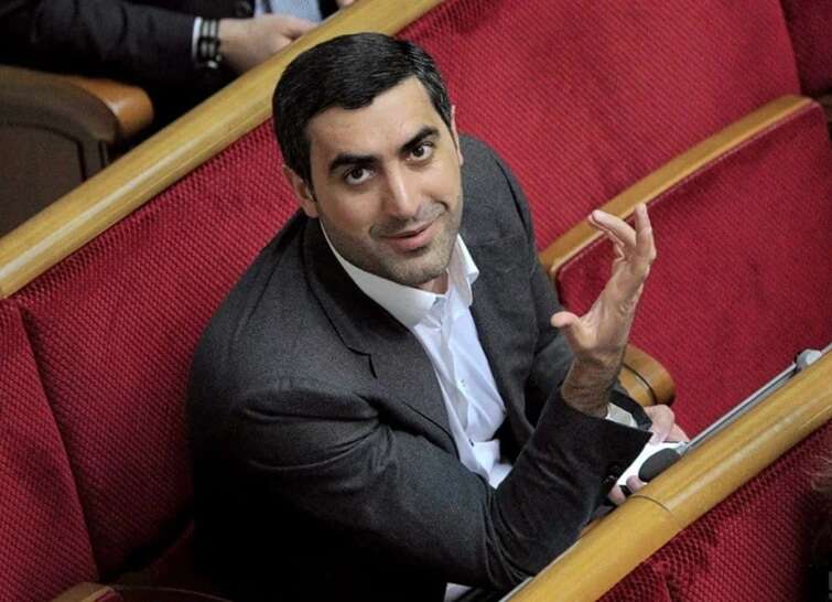 “Тіньові” мільйони: Нардеп Мамоян, який оформлює майно на брата, продав свій люксовий Mercedes і, ймовірно, занижував його вартість “Тіньові” мільйони: Нардеп Мамоян, який оформлює майно на брата, продав свій люксовий Mercedes і, ймовірно, занижував його вартість