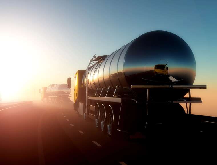 Мільярдні переплати на паливі: ДОТ закупив бензин у “ВТГ-трейдинг” дорожче, ніж в “Укрнафти”