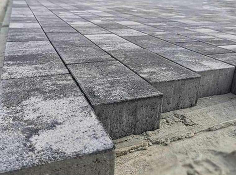 Тендери «для своїх»: у Кам’янці-Подільському викрили схему розтрати 2,8 мільйона гривень на ремонтах тротуарів