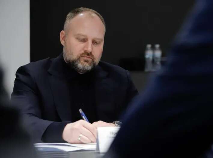 3 робочі дні за місяць і вояжі до Танзанії: голова Держфінмоніторингу Пронін знову проігнорував ТСК по справі “Мідас”