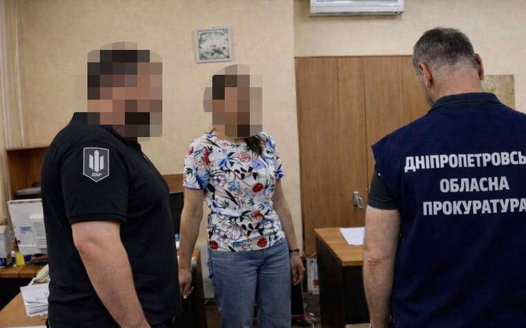 У Дніпрі судитимуть працівницю податкової, яка незаконно скасувала майже 400 тисяч гривень податку на нерухомість