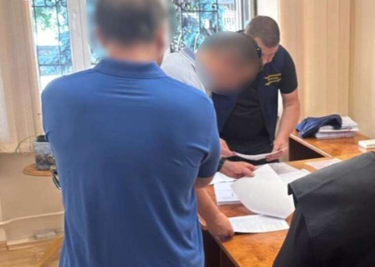 Продавав сою та соняшник за безцінь: посадовця НААН на Буковині підозрюють у збитках державі на 9 мільйонів гривень