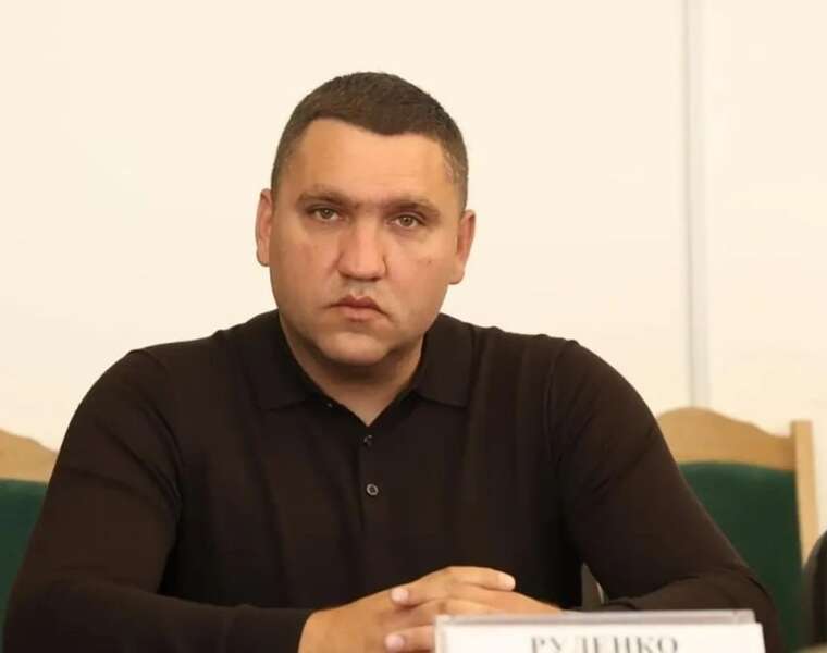 Елітні авто за копійки та «зайва» готівка: в декларації експосадовця «Укртрансбезпеки» Руденка знайшли порушень на понад 17 мільйонів гривень Елітні авто за копійки та «зайва» готівка: в декларації експосадовця «Укртрансбезпеки» Руденка знайшли порушень на понад 17 мільйонів гривень