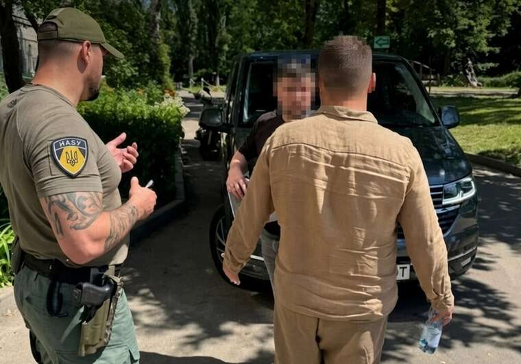 Хабар у вигляді Tesla: НАБУ завершило розслідування щодо експосадовців прокуратури Кіровоградщини