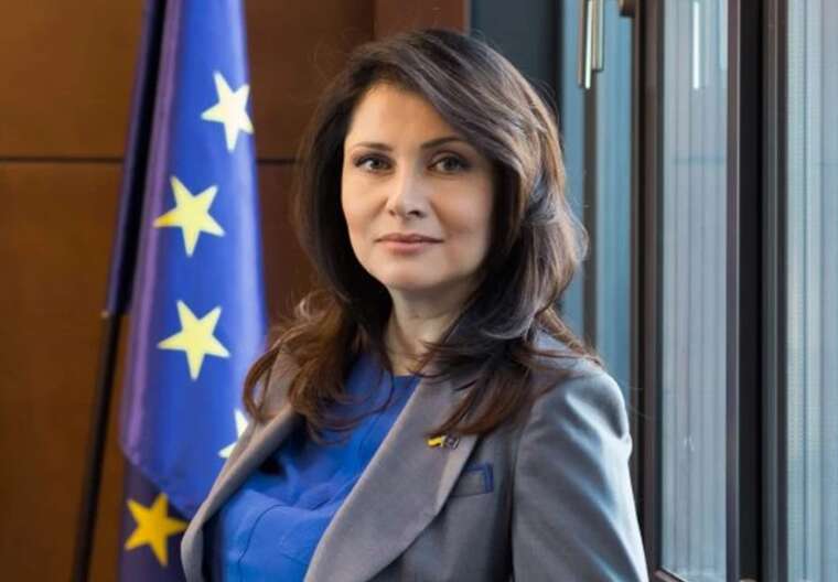 Чоловік нардепки Ірини Фріз працює в СЗР та накопичив мільйонні статки в готівці