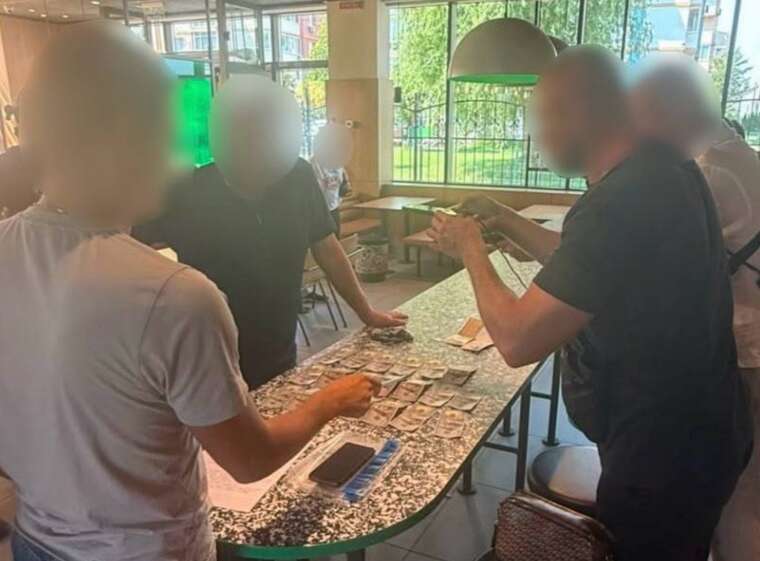 У Києві начальник ТЦК та керівник ГО вимагали 5000 доларів за «безпечну» службу в тилу