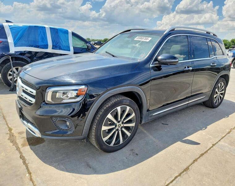 Mercedes за 926 тисяч гривень: інспектор Львівської митниці Роман Турчин придбав авто дешевше за ринок