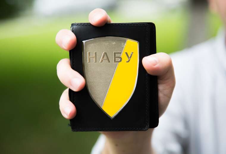 Торг на трасах, у барах і на стадіоні: НАБУ викрило масштабну схему хабарів у податковій Тернопільщини Торг на трасах, у барах і на стадіоні: НАБУ викрило масштабну схему хабарів у податковій Тернопільщини