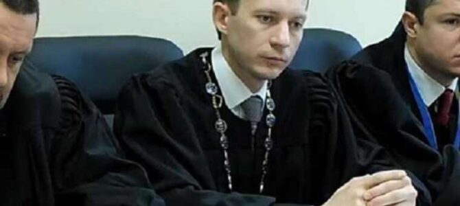 Мільйонні статки, колекції антикваріату та плагіат: що відомо про бекграунд Костянтина Кобилянського